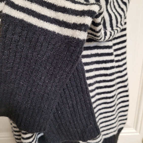 Philosophy Black And White Striped Funnel Neck Pullover Sweater - Picture 6 of 12